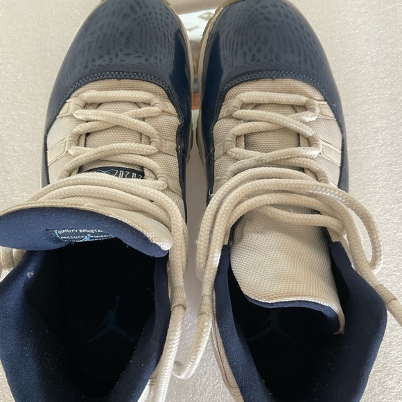 Air Jordan 11 Retro Sneakers - Picture 4 of 16